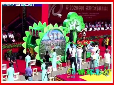 ”绿色花园“巡游彩车制作以绿色发展为引领,以生态宜居为重点